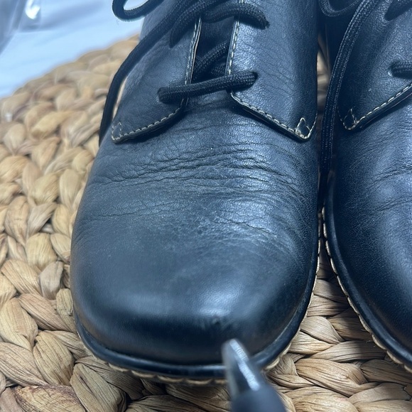Softspots Black Leather Tie Shoes - Picture 3 of 7